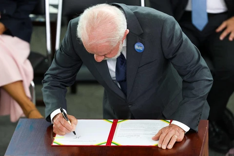 Lula pide responsabilidad colectiva frente a feminicidios en Brasil