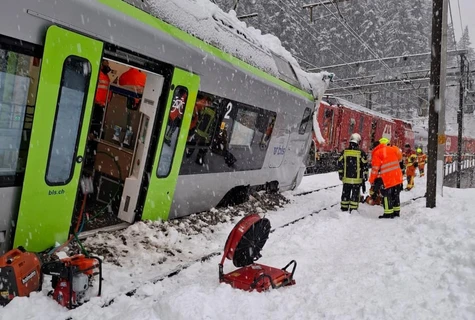 Se descarrila tren en Suiza tras avalancha; 5 heridos