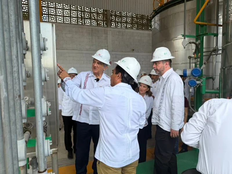 Gobernador constata avance de planta de combustibles alternativos en Altamira