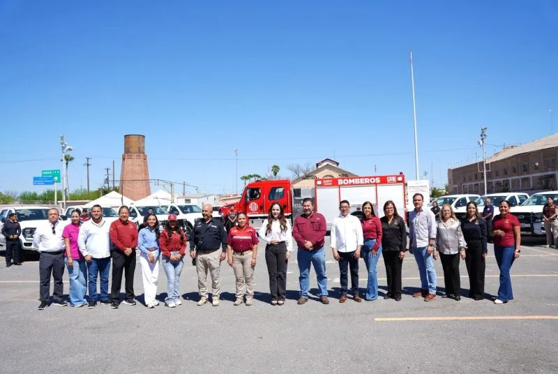 Entrega alcaldesa Carmen Lilia Canturosas 20 unidades y una apagadora nueva a protección civil y bomberos