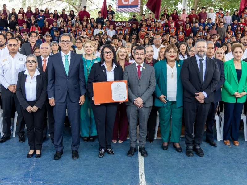 Laura Jiménez Ferretiz rinde protesta como directora de la FCAT-UAT
