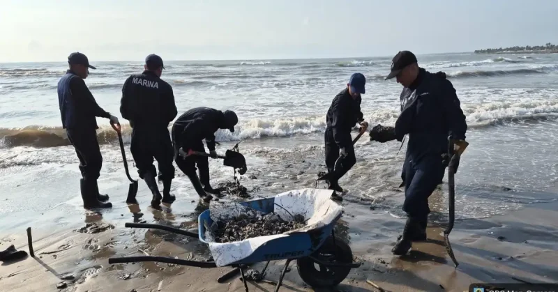 Gobierno refuerza acciones contra derrame de hidrocarburo en el Golfo de México