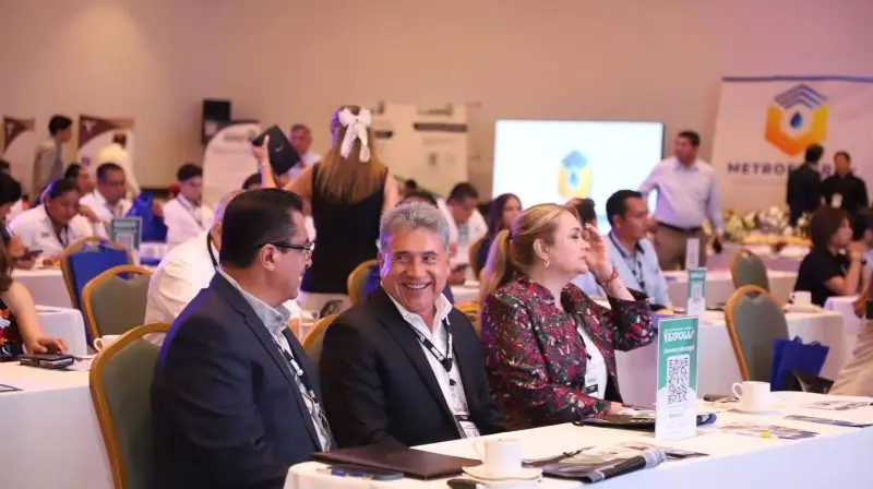 Estrecha Armando Martínez colaboración con sector energético