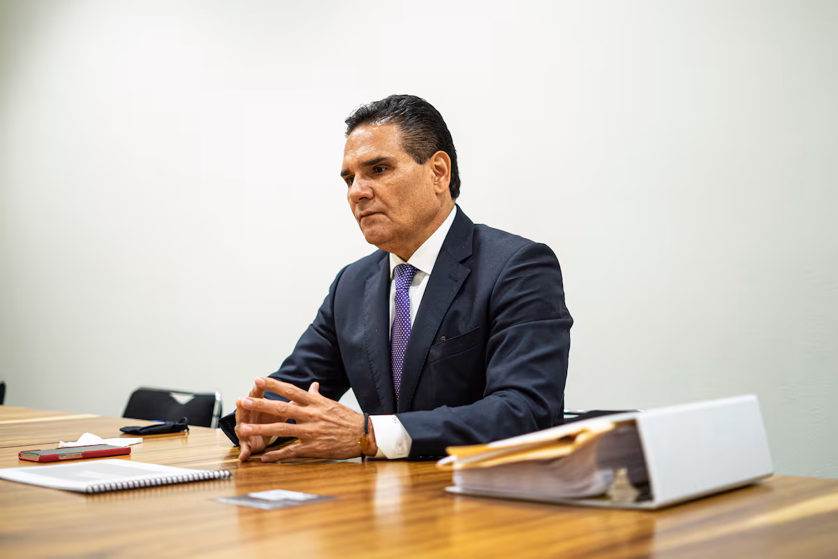 La Interpol emite una ficha roja para capturar al exgobernador de Michoacán Silvano Aureoles