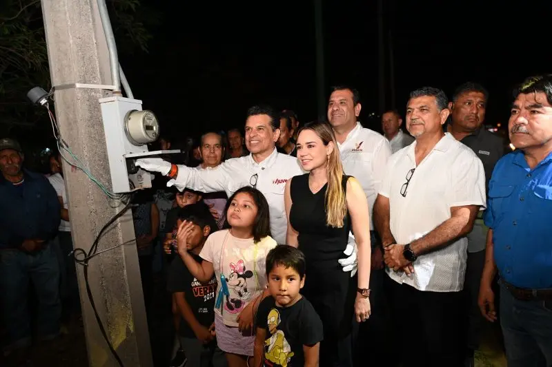 Inaugura alcalde nuevo circuito de alumbrado en boulevard Guadalupe Victoria.