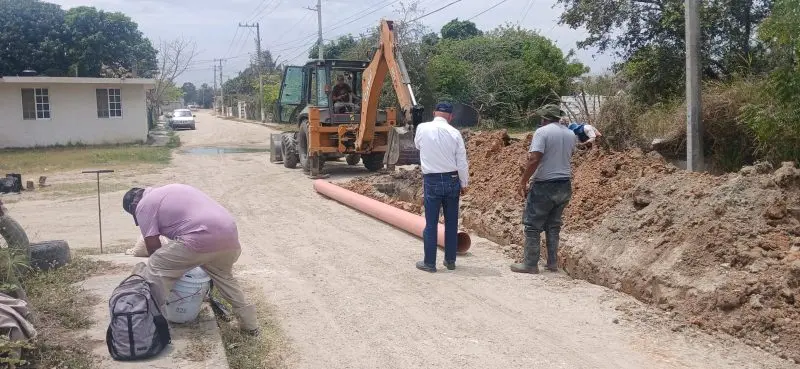 Arregla COMAPA Altamira hundimientos de calles