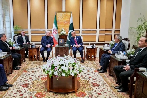 Finaliza primera fase de conversaciones Irán-EU; intercambian textos