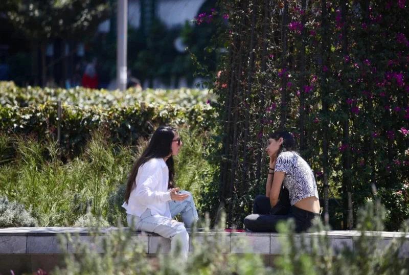 Jóvenes en México, más estudios, sin hijos y mayor permanencia en el hogar: Inegi