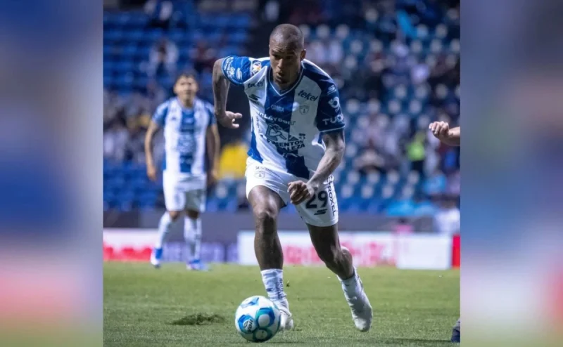 Víctima de sus errores, La Máquina descarrila frente a Pachuca; cae 2-1