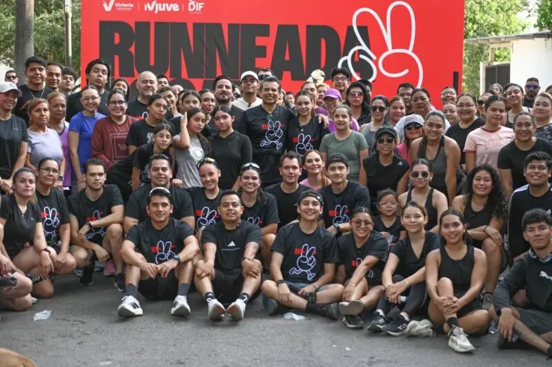 Participan Lucy y Lalo en carrera con causa del IVJUVE.