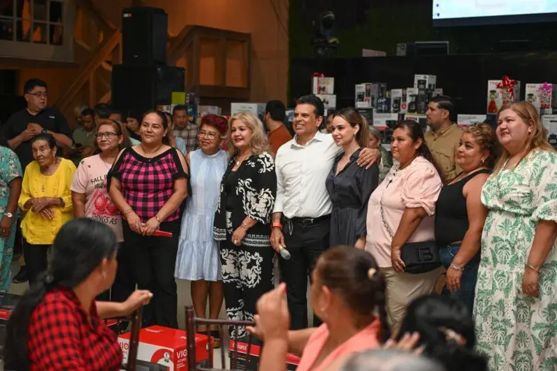 Festejan Lucy y “Lalo” a las mamás de Victoria, Tamaulipas