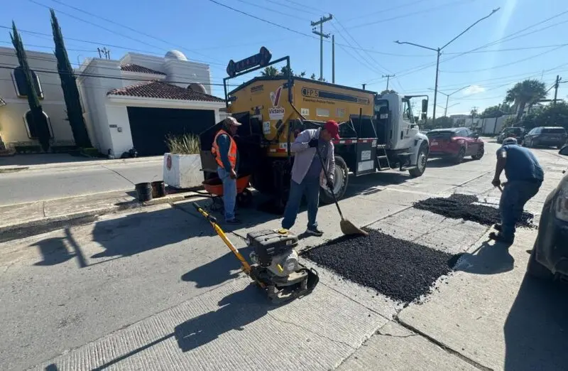 Ayuntamiento continúa con la rehabilitación de calles en Victoria