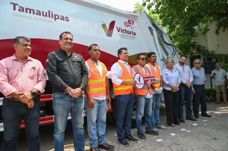 Entrega Lalo Gattás otro nuevo camión recolector de basura