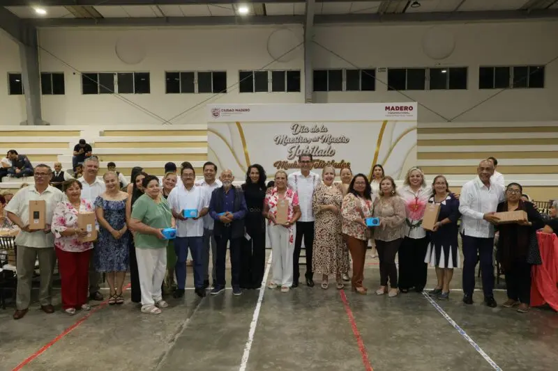 Ciudad Madero reconoce la trayectoria y legado de maestras y maestros jubilados en emotivo festejo en el Auditorio Américo Villareal Guerra