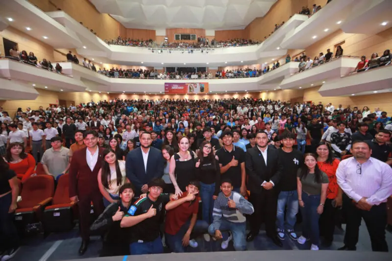 Encabeza alcaldesa Carmen Lilia Canturosas «Foro juventudes» ante mas de mil 200 estudiantes