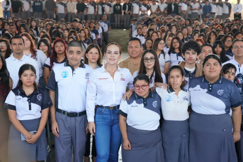 Reafirma alcaldesa Carmen Lilia Canturosas compromiso con la educación; entrega obras en preparatoria al poniente de la ciudad