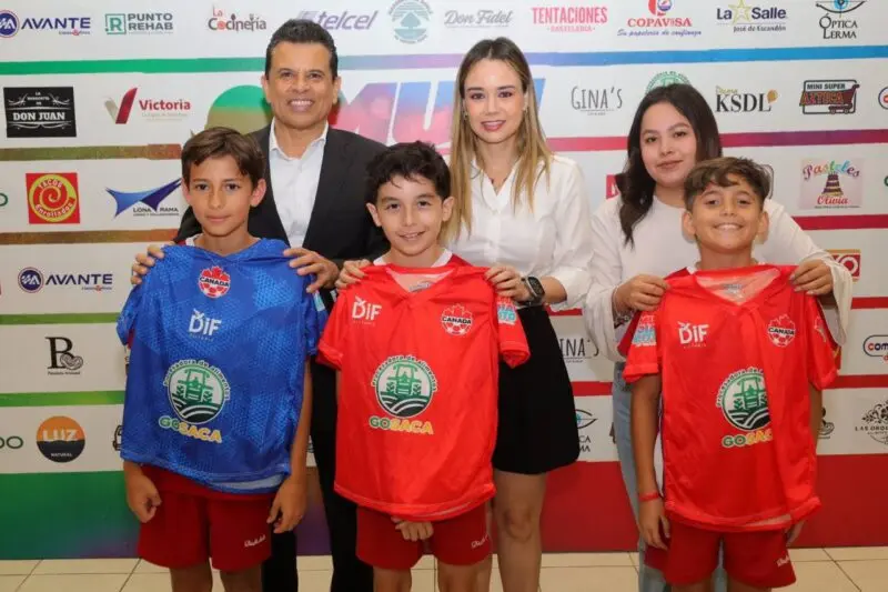 Uniforman Lucy y Lalo Gattás a selecciones del Mundialito DIF Victoria 2026