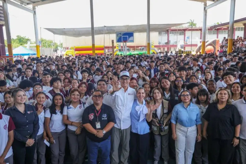 El Presidente Municipal Erasmo Gonzales Robledo celebro en grande el Día del Estudiante Técnico en el CETis 109
