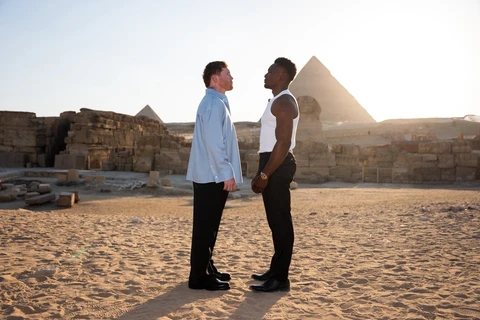 ‘Canelo’ Álvarez sostiene un cara a cara con Mbilli ante las Pirámides de Giza