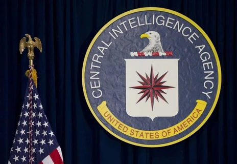 Arrestan al agente de la CIA que tenía 300 lingotes de oro y 2 mdd en su casa