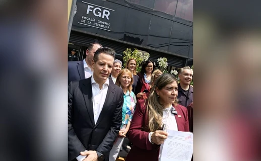 Morena presenta denuncia ante FGR contra alcalde de Monterrey