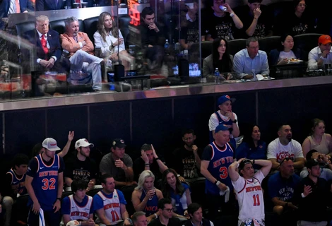 Knicks pierden ante Spurs con la presencia de Trump